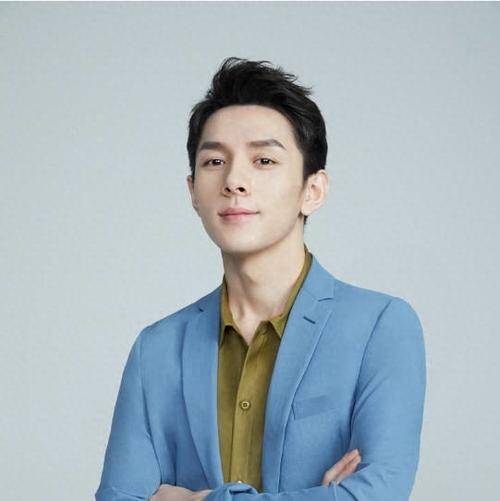 李佳琦惹怒"所有女生"后含泪道歉,背后原因究竟是何?_直播_情绪_事件