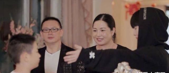 其中父亲被曝老赖,周震南也被指难逃其咎,原因系周震