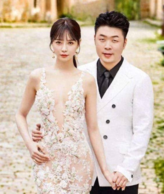 在节目上,沈梦辰不止一次表态过:"催婚杜海涛,根本催不动.