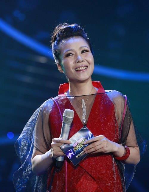 田震近照好年轻,曾因病淡出娱乐圈,商演观众几乎没有人_身体_技巧