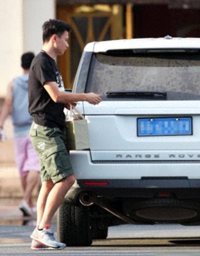 郑智的豪车有点多?赵明剑豪车让人哭笑不得_保时捷_总价值_法拉利