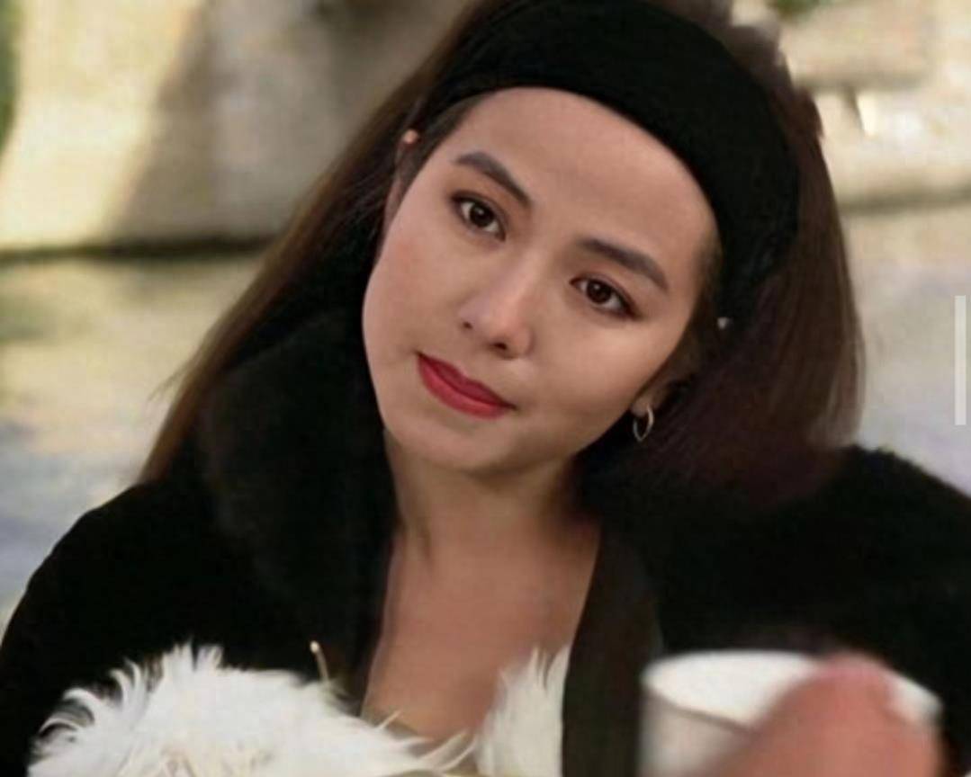 63岁知名港星现身大马被偶遇,淡出圈生活无忧不时周游列国_钟楚红