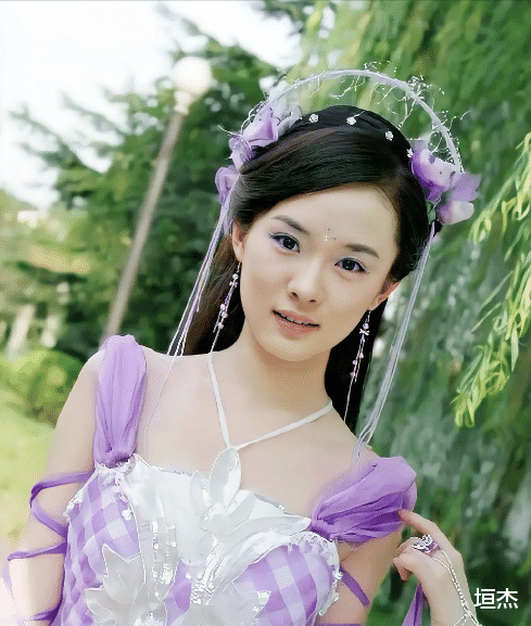 《欢天喜地七仙女》当中饰演的紫儿了,在这部剧中霍思燕可以说真正