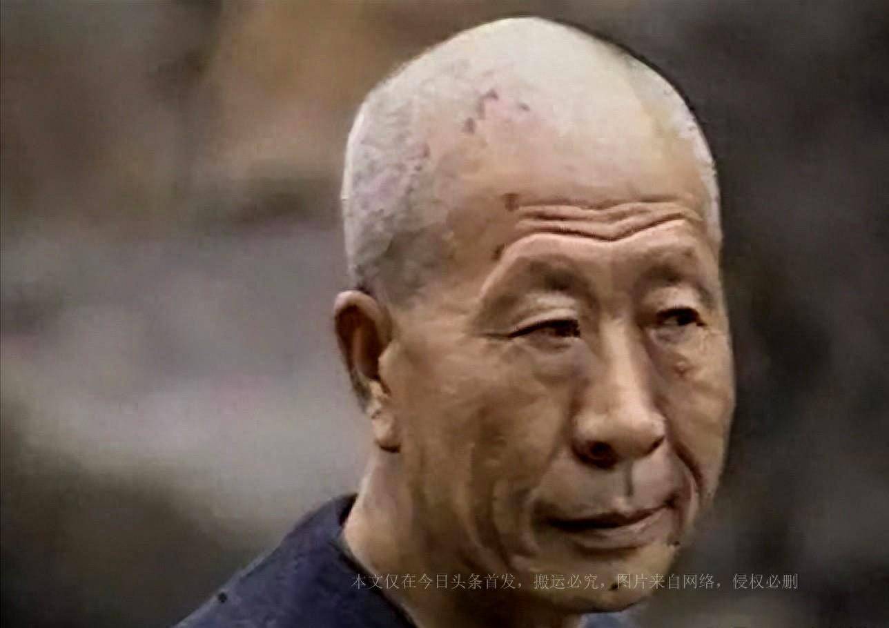 钻山豹是一名悍匪,匪首田大榜的外甥,他的表现生动地展现了土匪的残忍