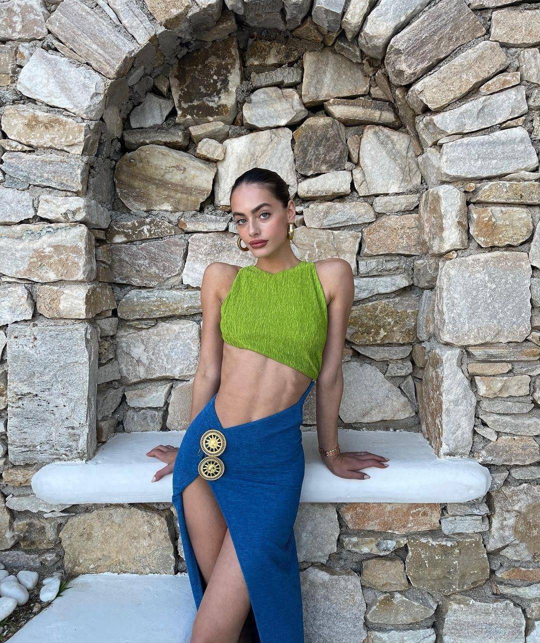 模特儿雅尔谢尔比亚的职业生涯从年轻时就开始了.