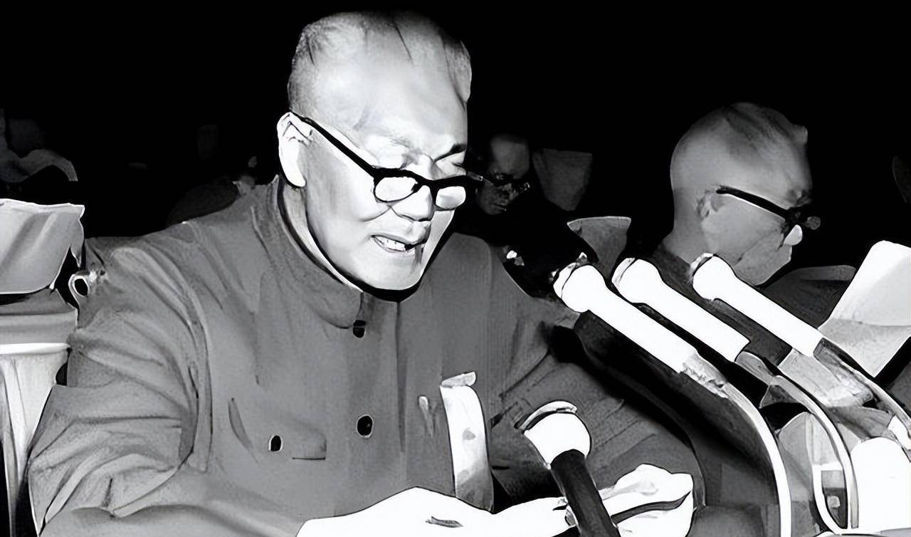 被留在了北京参加学习班,随即中央决定,增补济南军区负责人袁升平