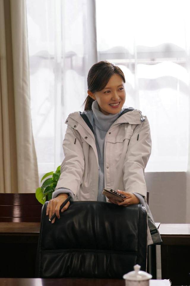 "年代剧美人"傅晶:低调演戏20多年,无爱人婚姻,46岁貌美如花_气质