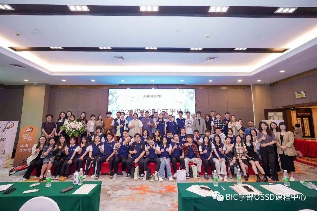 北京市丰台区怡海中学BIC学部OSSD课程中心的课程为加拿大安大
