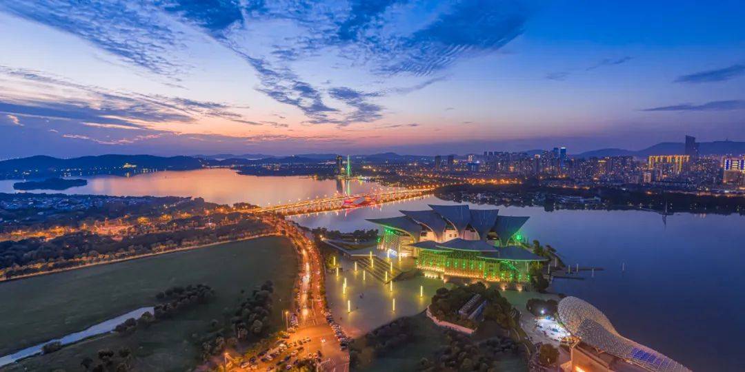 无锡蠡湖国际小镇售楼处电话多少位置在哪;蠡湖国际小镇售楼处24小时