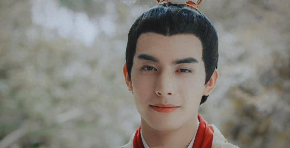 哪怕如此,但他的资源在同年龄段的小生中,还是算相当不错的.