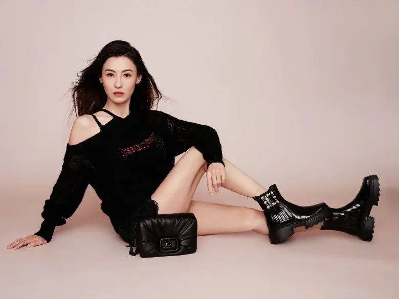 张柏芝潮牌实体店结业 曾因疫情月亏6位数_商品_飞机_照片