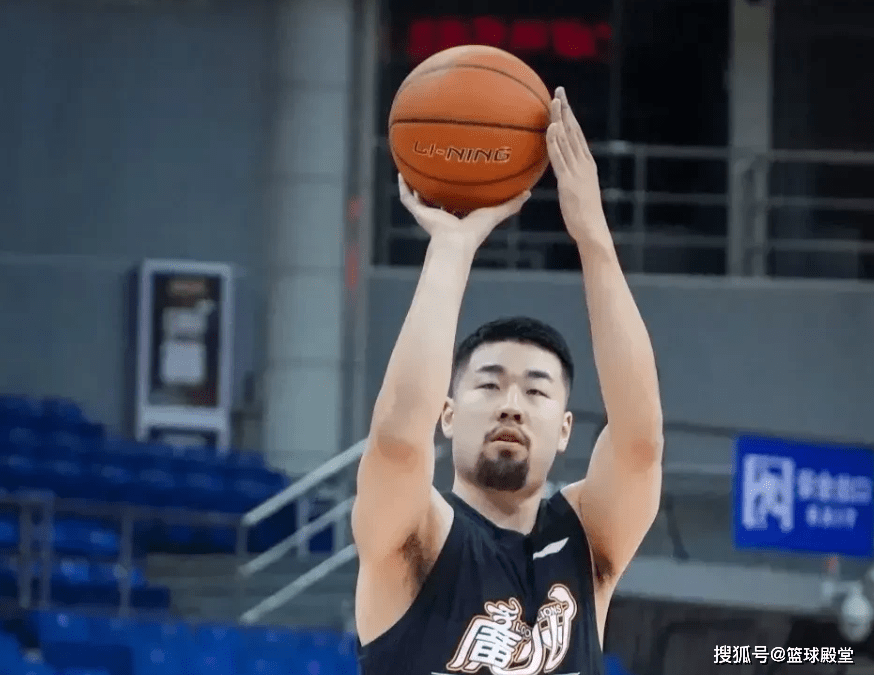 5人上双,于德豪制霸防守,3外喜忧参半,王泉泽暴走_比赛_末节_进攻