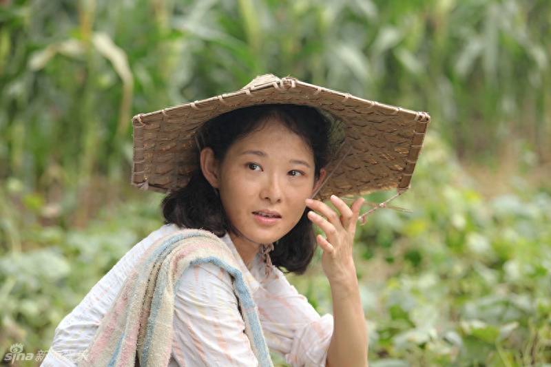 她出道20余年,戏里土的掉渣,但戏外的她是妥妥的女神