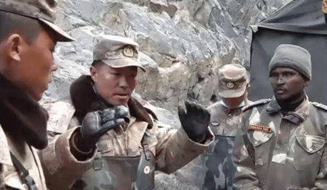 英雄团长祁发宝近况:头颅模型有明显缺损,额角伤疤明显令人痛惜_女孩