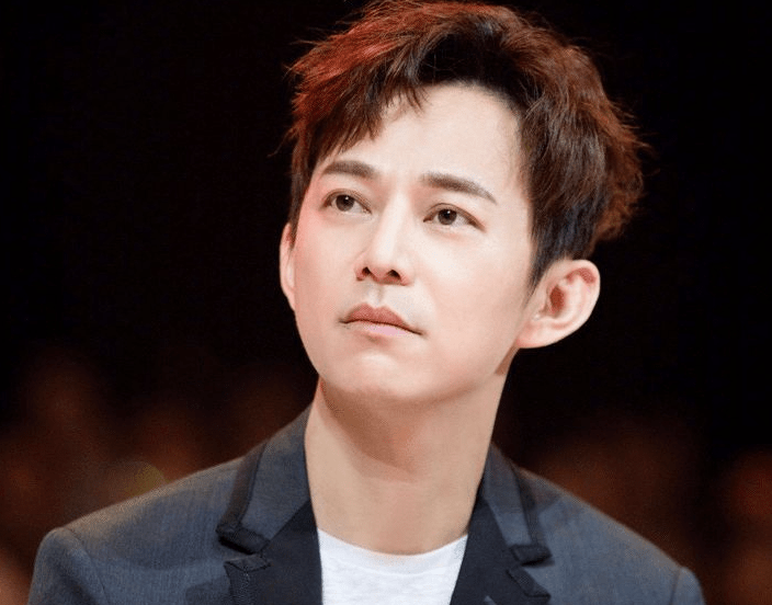 保姆晒聊天记录,何炅语气冷漠让其加班 - 大山娱乐八卦