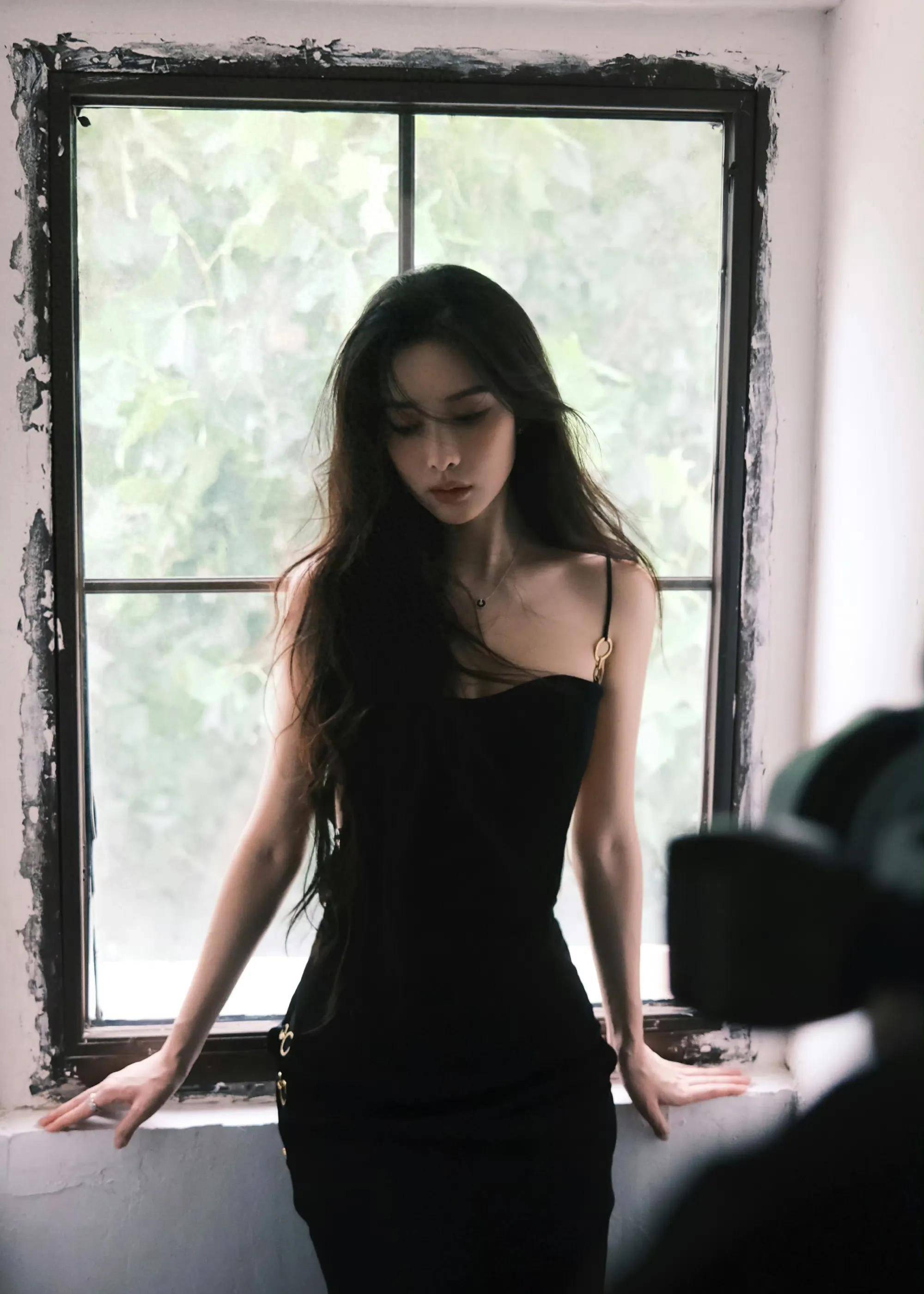 孟子义《男人装》金九封面 霸气御姐穿深v 冷艳酷飒又性感