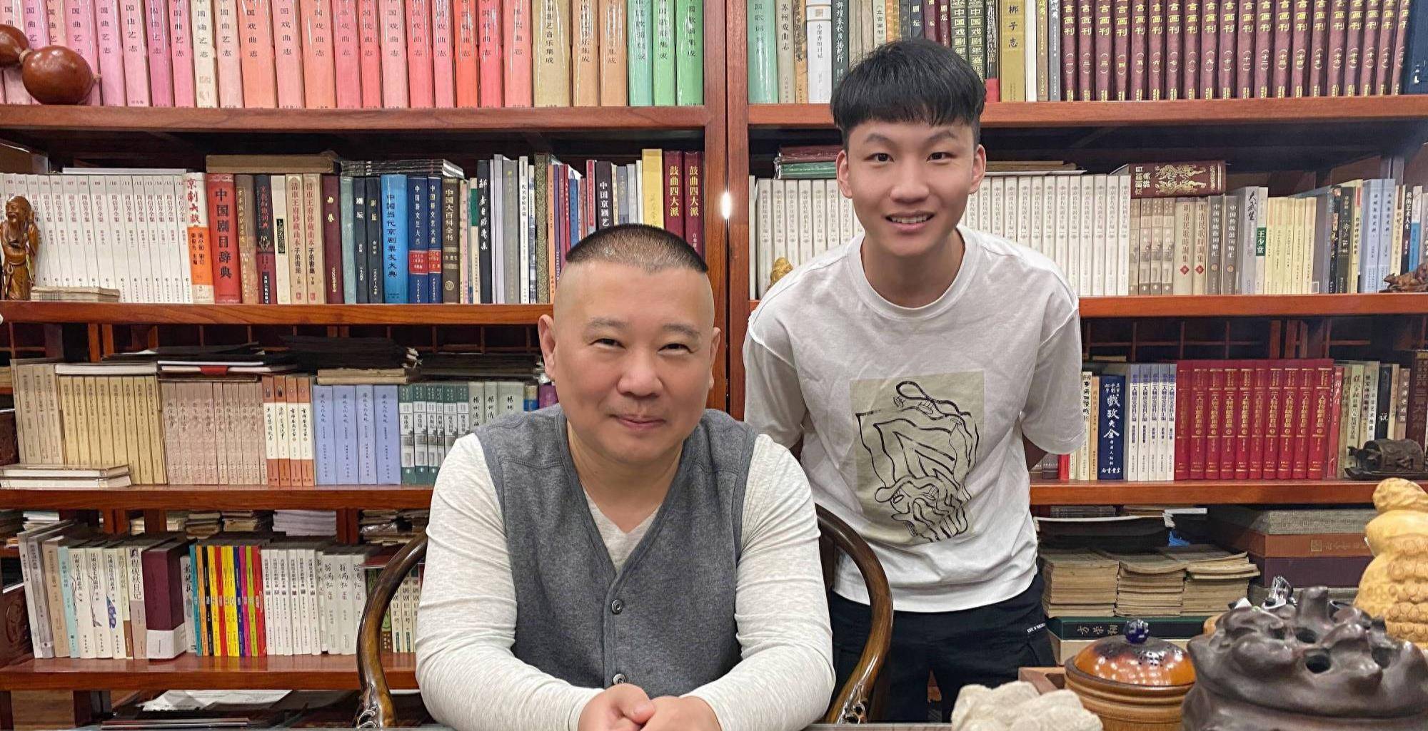 刘筱亭初次见到岳云鹏时,被岳云鹏嫌弃太黑了,二哥不记仇_师叔_节目