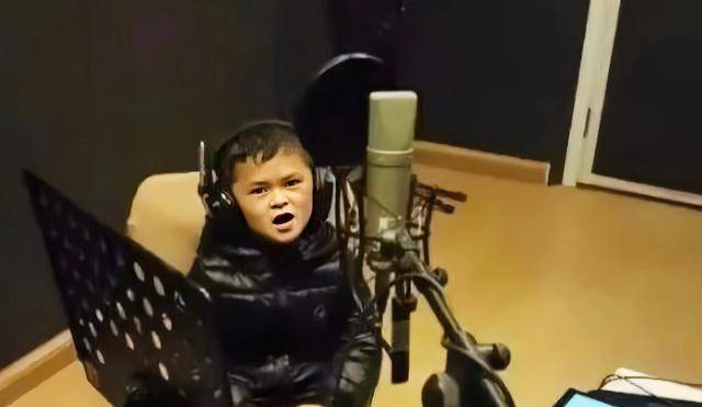 6年前,那个长相酷似"马云"的网络红人范小勤,爆红后现状如何_范家