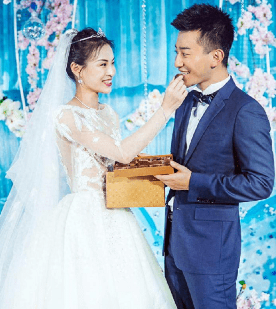 跳水皇后吴敏霞:退役后嫁平民丈夫,儿女双全,一家四口幸福美满_郭晶晶