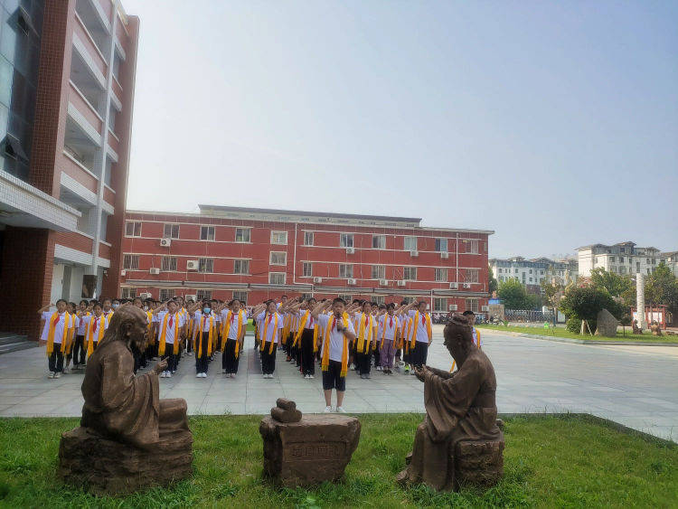 濮阳市油田第十中学五年级举办"敬圣贤,学圣贤"尊师活动