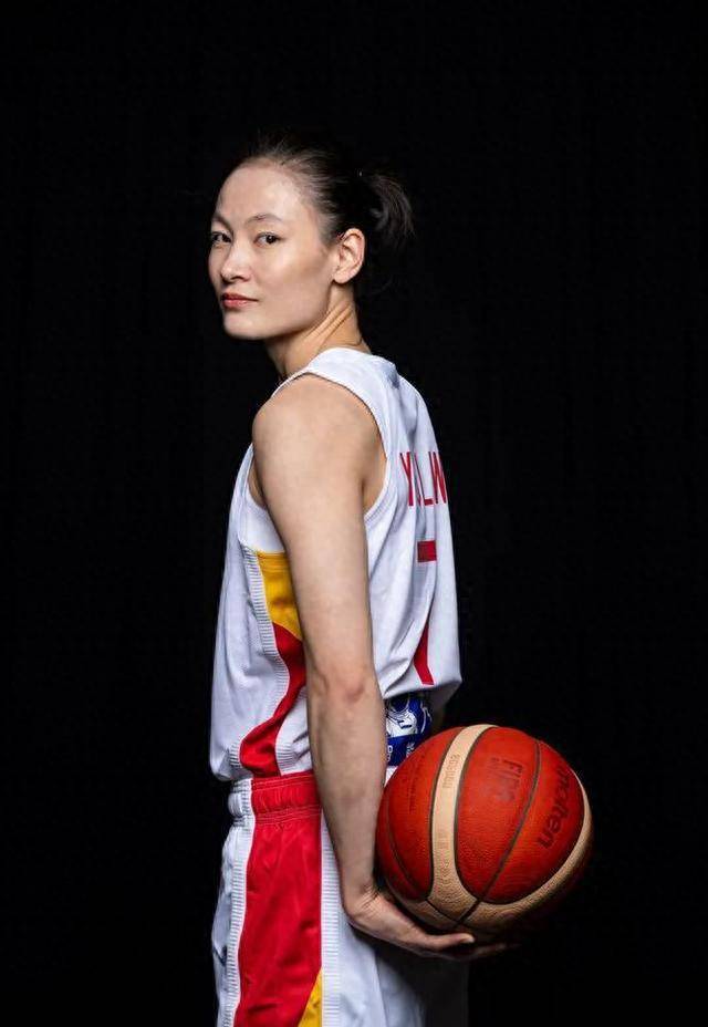 女篮杭州亚运12人名单,位置,身高,出生日期,她2人同1天出生_cm_内蒙古