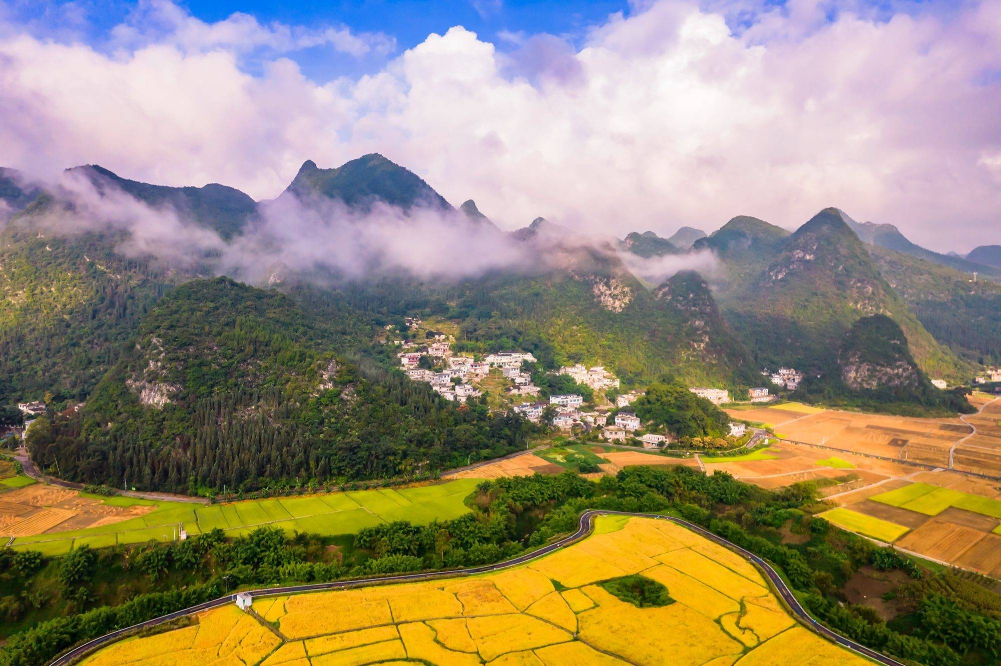 兴义市万峰林景区图片