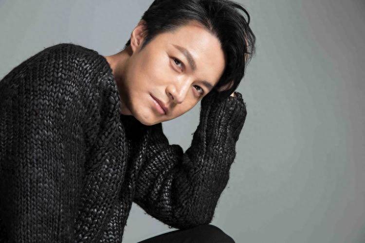 暑期档大忙人:郑国霖的两部剧同时开播,观众直呼过瘾!_演技_角色_演艺