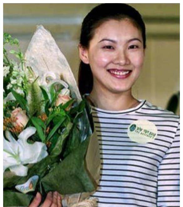 伏明霞:14岁成名,24岁嫁50岁富豪,婚后生下一女两子_梁锦松_陈慧珊