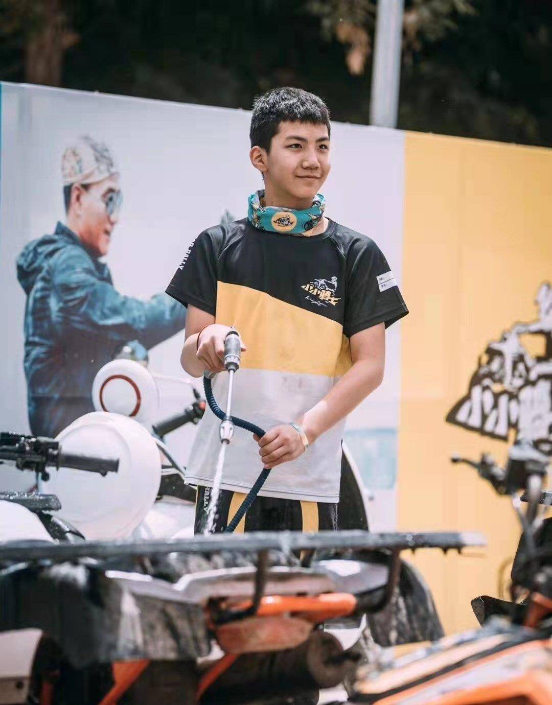 《爸爸去哪儿》4,轩轩进地方队,夏天读大学,庆庆拿奖拿到手软