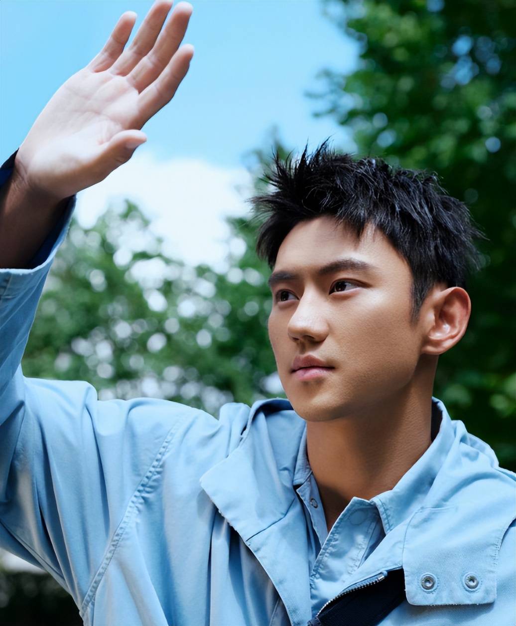 宁泽涛:好身材演绎英伦之美,赴英国highbury fields park走秀_活动