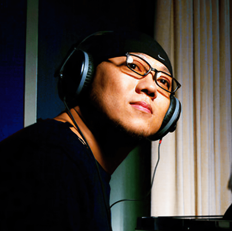 的周迅一样,窦鹏也是一名歌手,而且还是我国著名摇滚歌手窦唯的弟弟