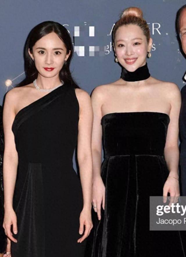 颜值差距:杨幂与崔雪莉同台,杨洋尼坤合影_五官_选择了_身体