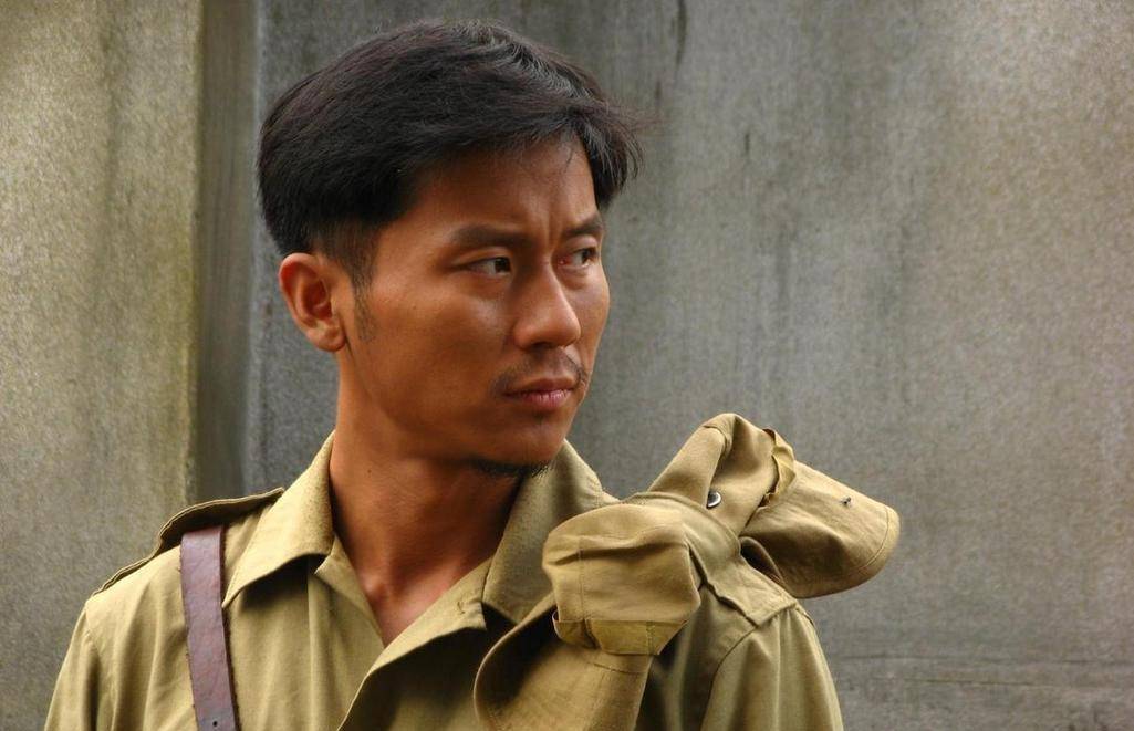 52岁"姐弟恋专业户"闫妮和44岁李晨恋爱了?