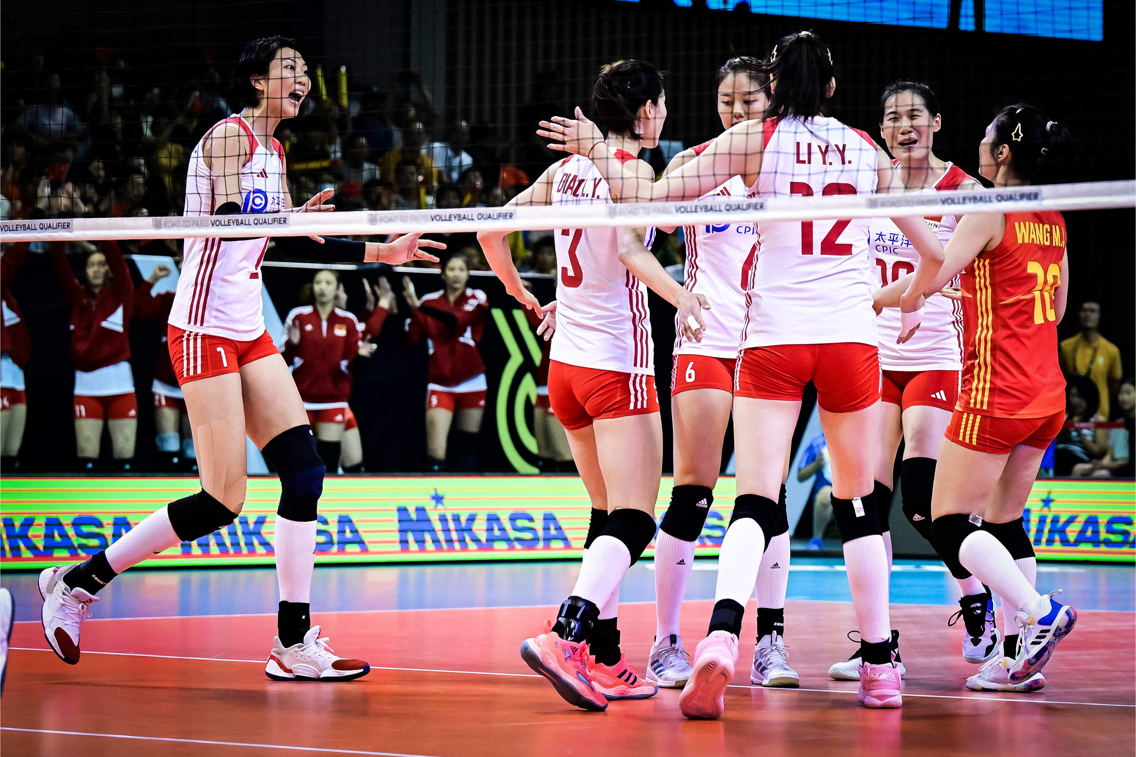 中国女排2-3加拿大!