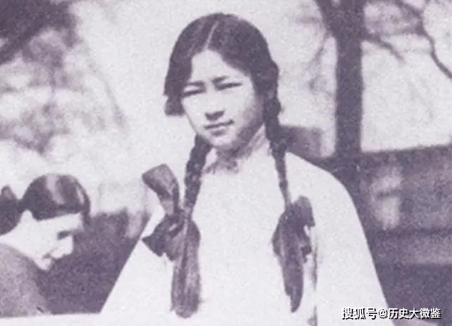 小妾连生4子,将正室母女赶到后院,嫡女名扬天下,父