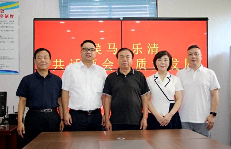 郭丽华说,侯马是一个兴业宜居的城市,交通便利,素有"南来北往商埠地