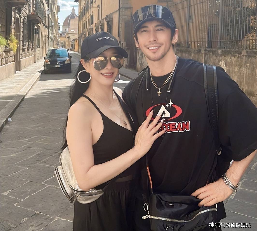 庆祝53岁生日,年过百半状态依旧,于正等现身道贺_张伦_开心_jaden