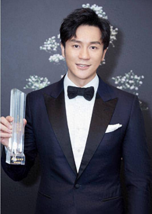 李晨和闫妮公布恋情,这次差别可真大!_关系_年龄_质疑