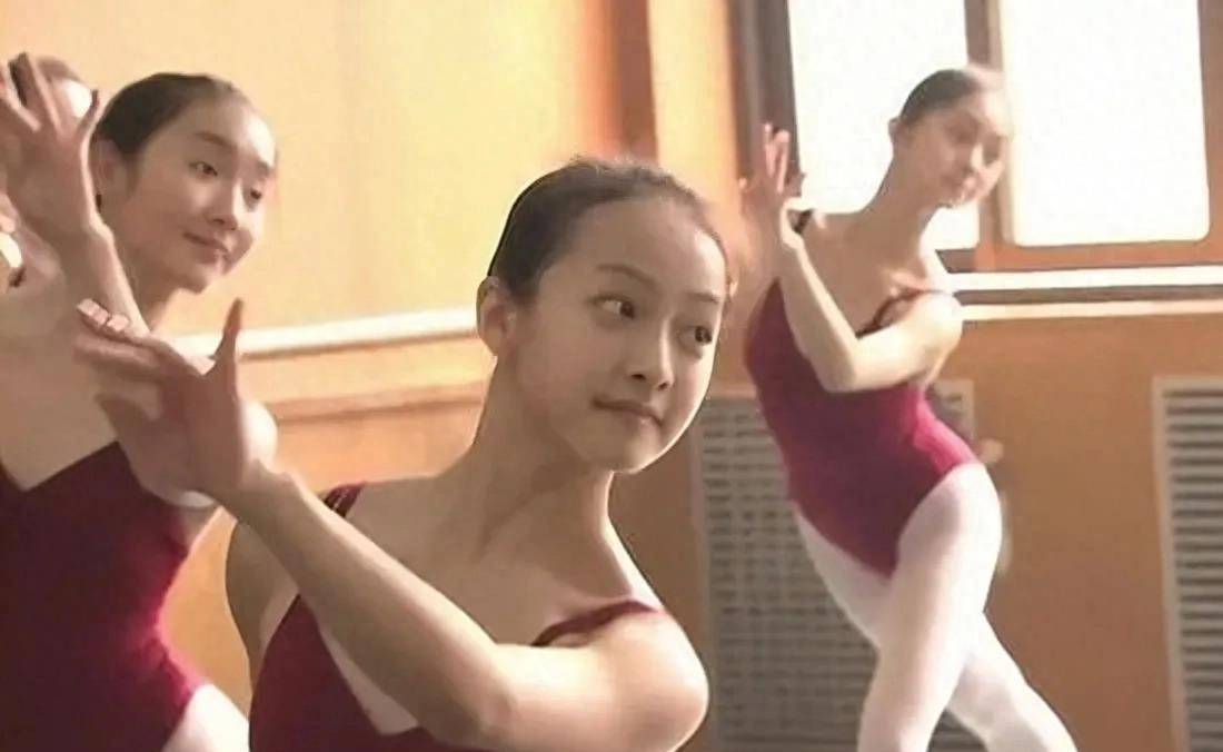 可以说,宋茜的一生就是舞蹈.1999年,进入北京舞蹈学院附中学习舞蹈.
