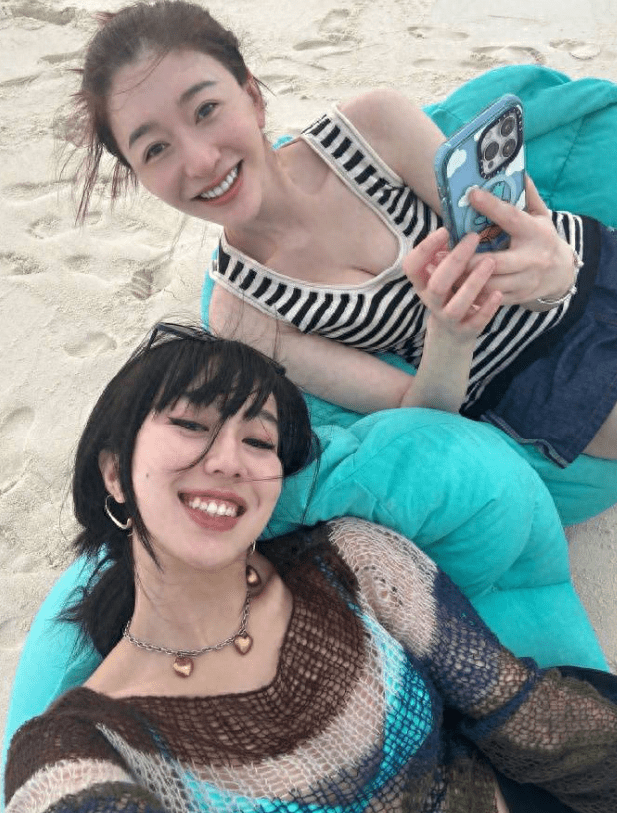 47岁李小冉大方晒照,罕穿比基尼秀身材,风采不减当年 _网友_感情_照片