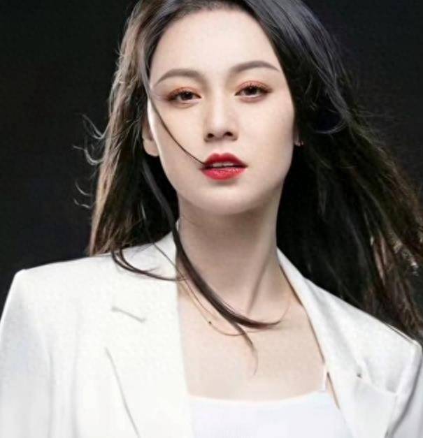 唐艺:真实身材五五分,腿又短又粗,打扮还土气,粉丝品位奇葩_外貌_音乐