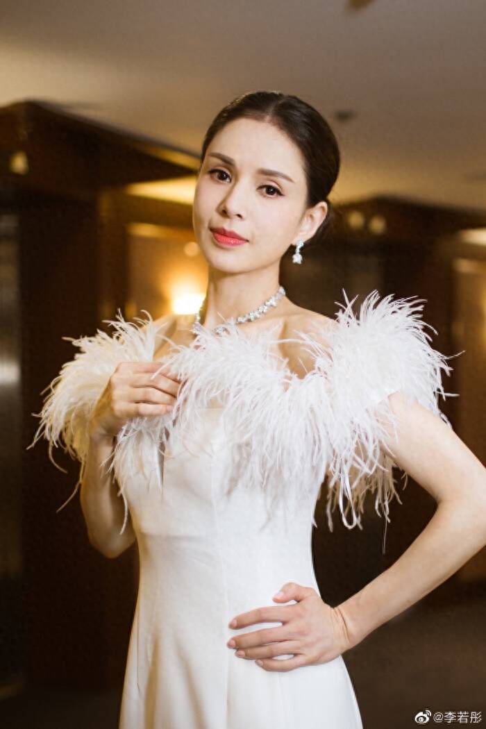 不老女神李若彤!小龙女的仙气儿还在_锻炼_白色_照片