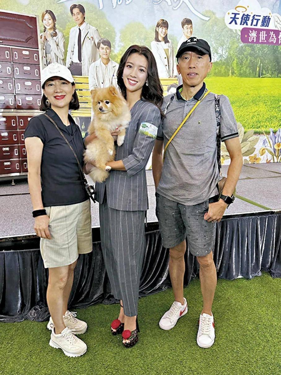 何广沛沐浴爱河提女友甜蜜蜜,蔡思贝拒绝固执男要"专注单身"_广沛和