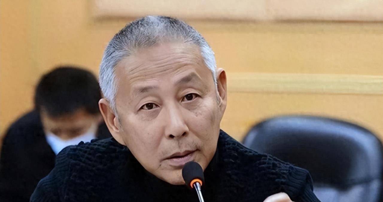 68岁陈道明近况曝光,上衣被扒不超5百元,沧桑变老仍气场十足_时间