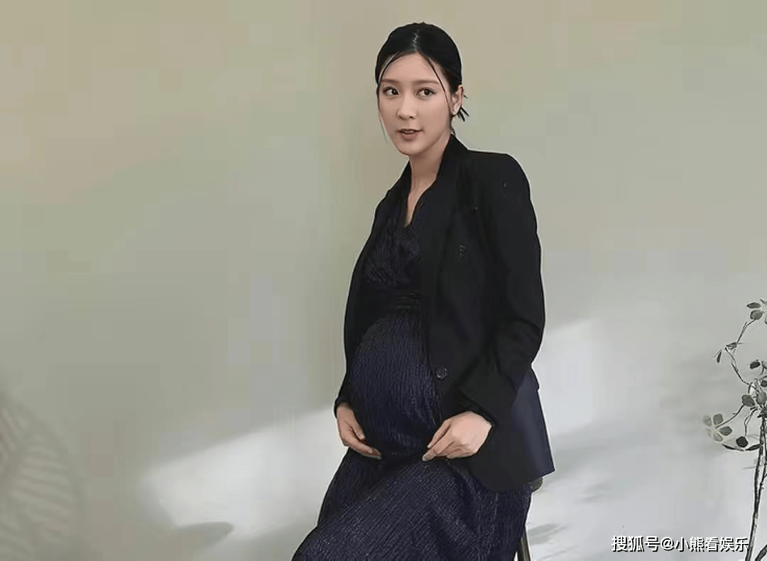 香港女星余香凝官宣二胎,儿女双全巩固豪门地位_孩子_手法_生活