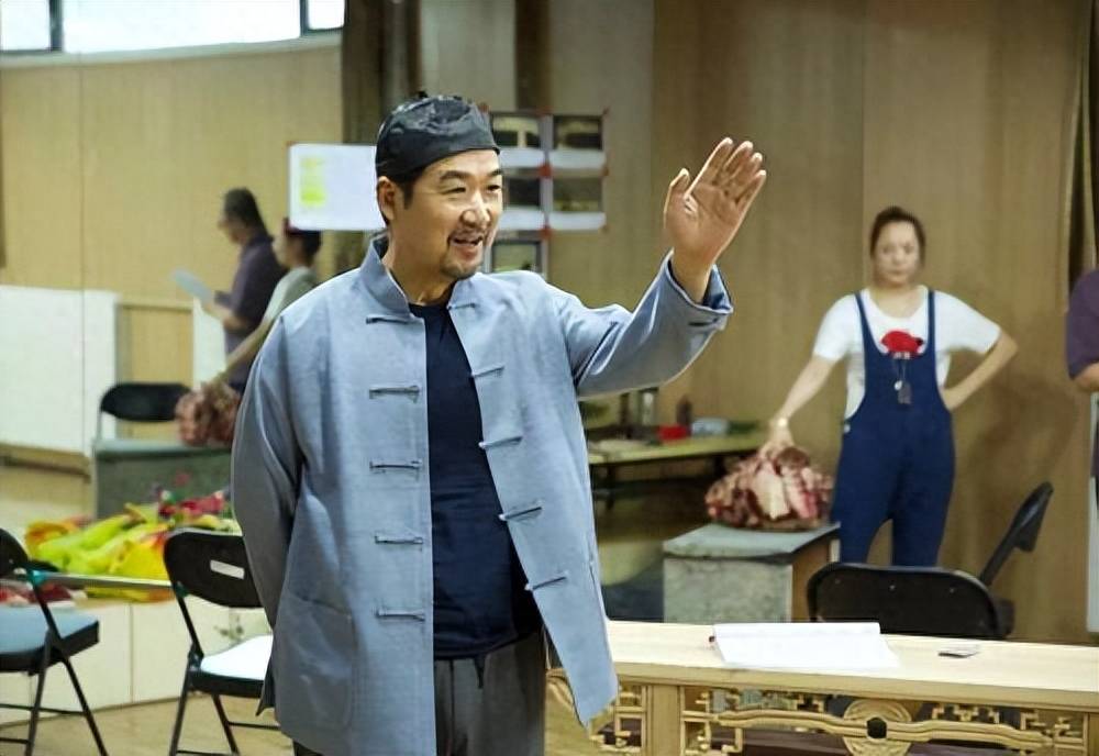 随着《金婚》《大生活》《亲兄热弟》等电视剧的热映,张国立的塑造的