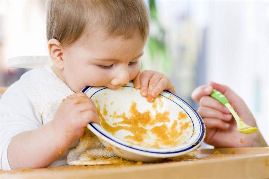 喂养辅食要注意，这些不宜消化的食物，就别让宝宝吃了
