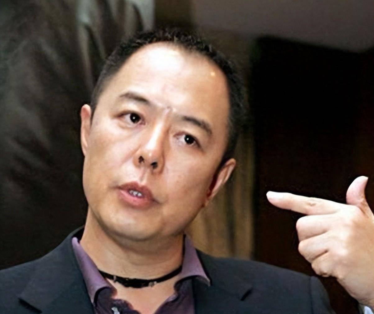 其实张铁林的官方身高是178cm,虽然放在现在的娱乐圈中并算不上什么大