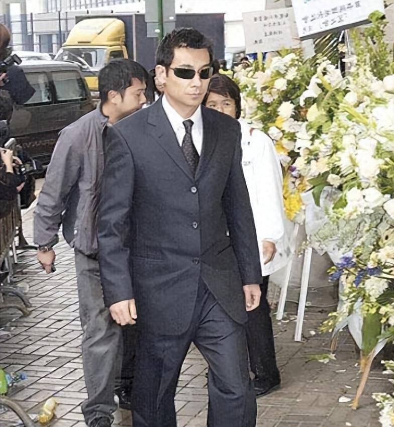 2003年,梅艳芳弥留之际,多次吩咐保镖:我死都不会再见那两个人_赵文卓