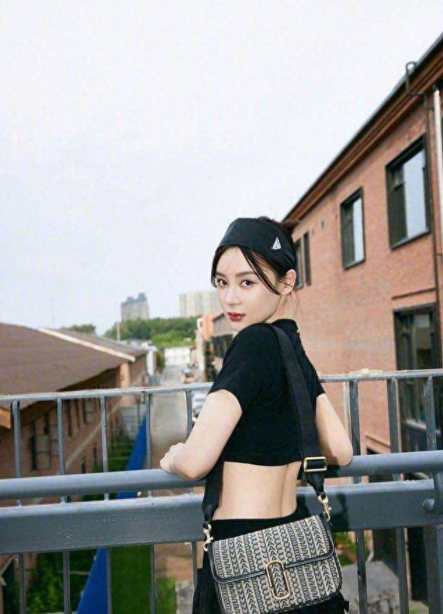 袁姗姗瘦出新高度,腹肌能当"搓衣板",小细腰,也是藏不住了_健身_身材